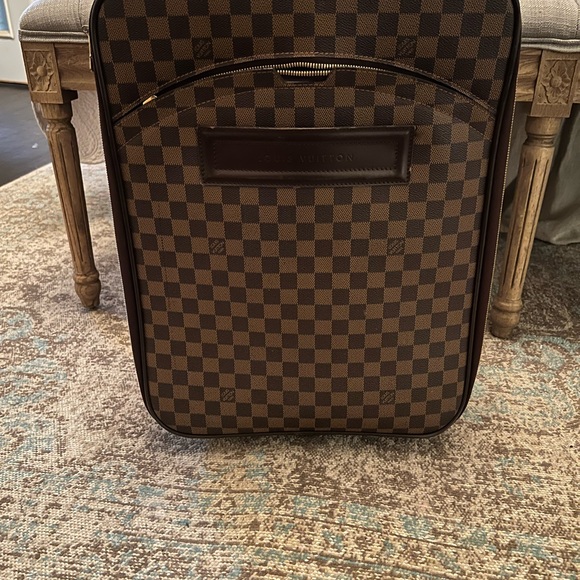SOLD!Authentic Louis Vuitton Damier Pegase 45 - Picture 3 of 15